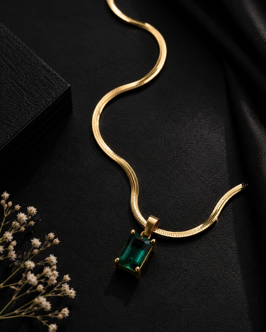 Emerald Glow Pendant Necklace – Stainless Steel