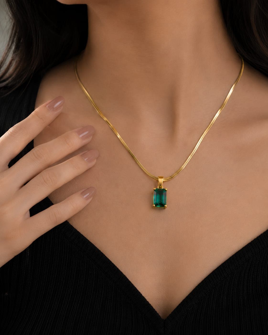 Emerald Glow Pendant Necklace – Stainless Steel