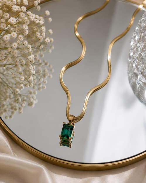 Emerald Glow Pendant Necklace – Stainless Steel